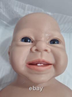 IVITA 19 Lifelike Baby Silicone Reborn Baby Doll Infant Girl Art Collection