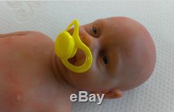 IVITA Reborn Baby Dolls 18-inch Realistic Silicone Reborn Baby take a pacifier